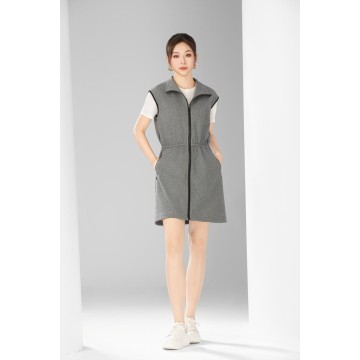 灰调利落拉链式休闲裙